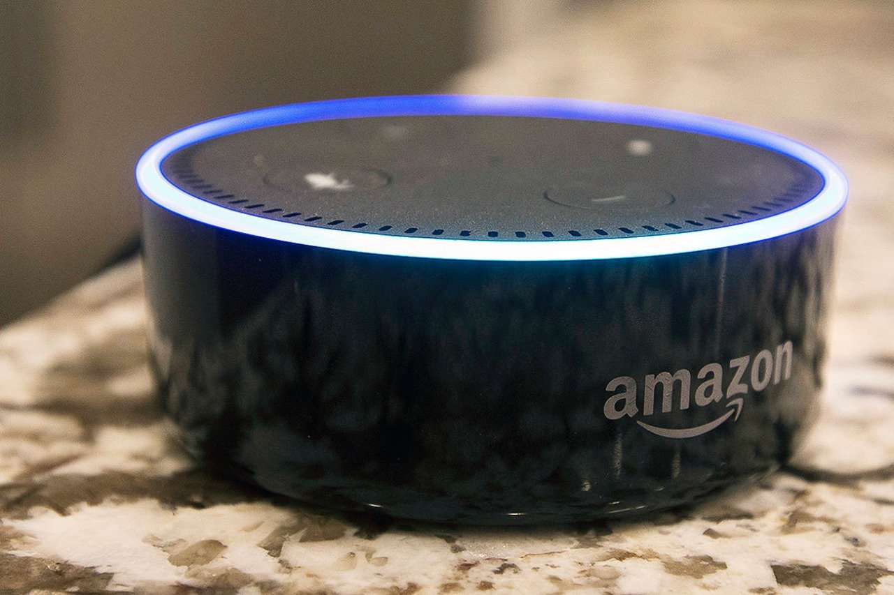 Alexa sempre me escuta? Entenda como funciona a assistente da